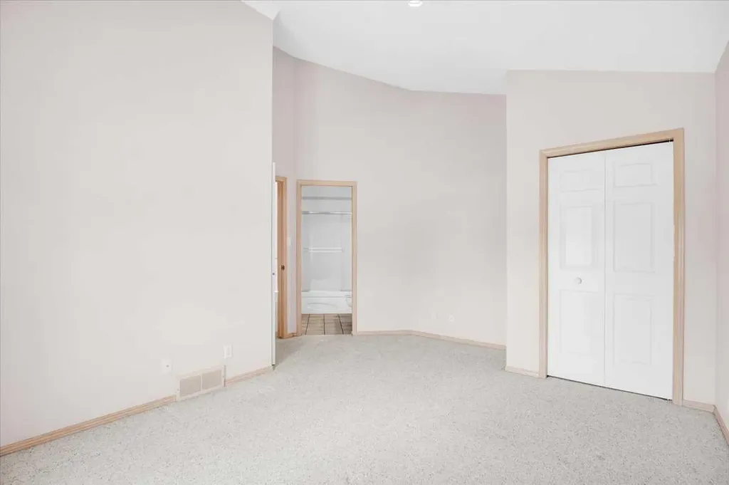 789 East Chestermere Drive Chestermere AB T1X 1A6