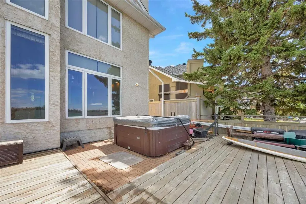 789 East Chestermere Drive Chestermere AB T1X 1A6