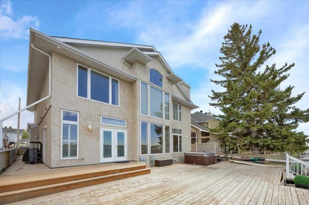 789 East Chestermere Drive Chestermere AB T1X 1A6