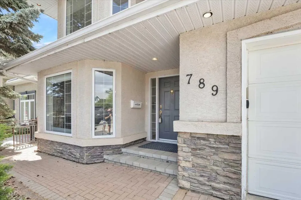 789 East Chestermere Drive Chestermere AB T1X 1A6