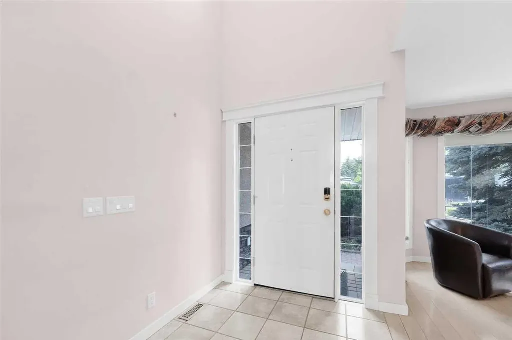 789 East Chestermere Drive Chestermere AB T1X 1A6