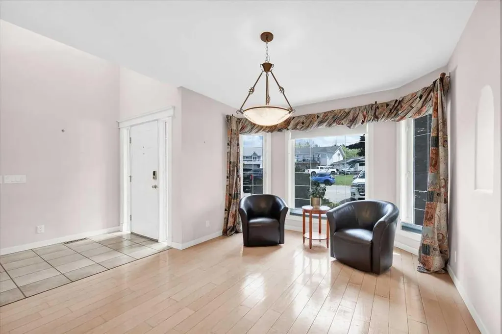789 East Chestermere Drive Chestermere AB T1X 1A6