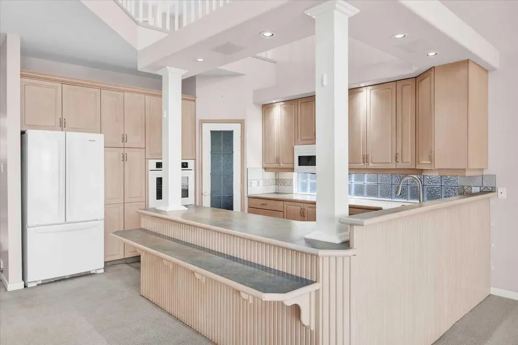 789 East Chestermere Drive Chestermere AB T1X 1A6