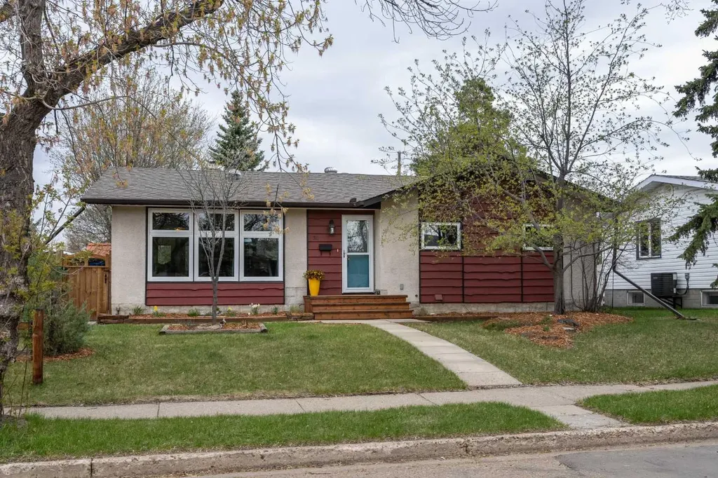30 Montclare Avenue Camrose AB T4V 2K8