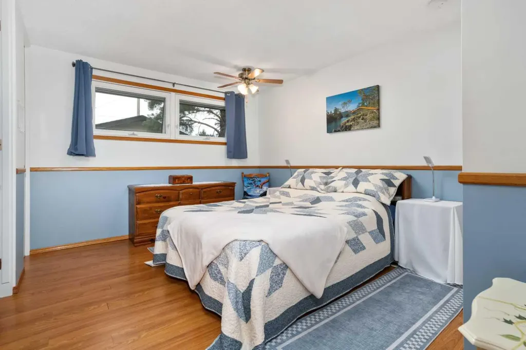 30 Montclare Avenue Camrose AB T4V 2K8