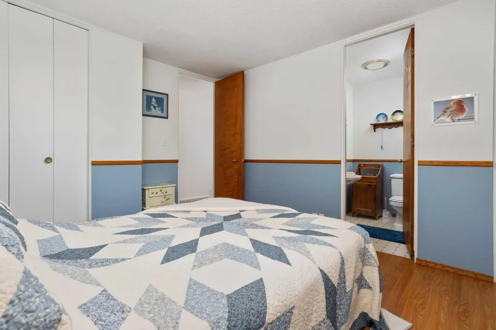 30 Montclare Avenue Camrose AB T4V 2K8