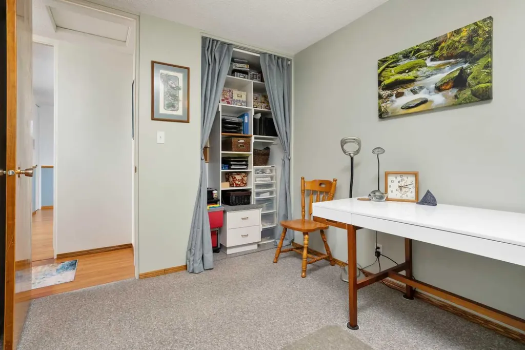 30 Montclare Avenue Camrose AB T4V 2K8