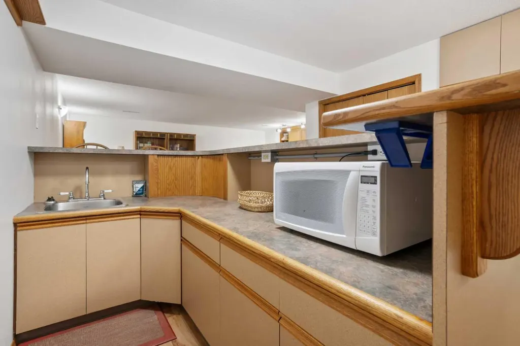 30 Montclare Avenue Camrose AB T4V 2K8