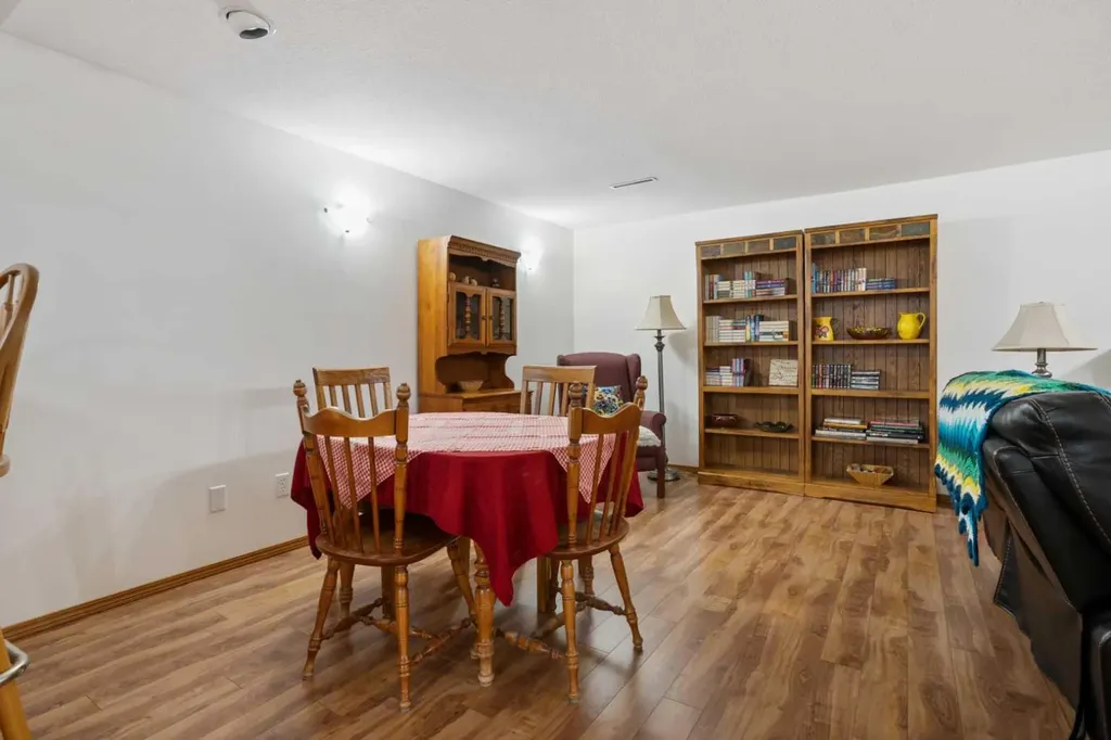 30 Montclare Avenue Camrose AB T4V 2K8