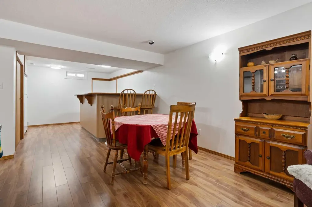 30 Montclare Avenue Camrose AB T4V 2K8