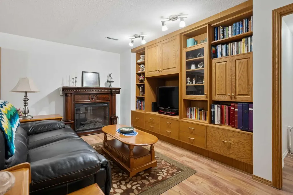 30 Montclare Avenue Camrose AB T4V 2K8