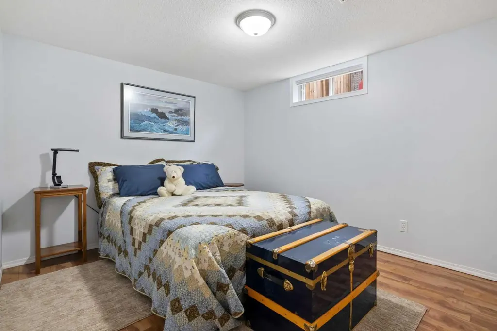 30 Montclare Avenue Camrose AB T4V 2K8