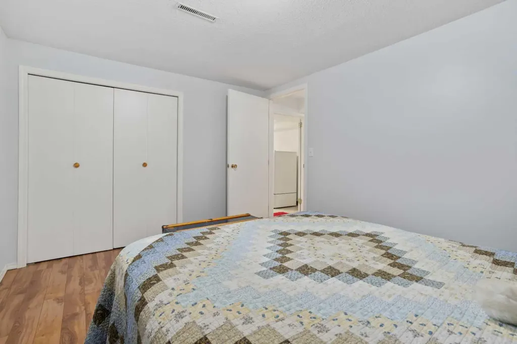 30 Montclare Avenue Camrose AB T4V 2K8