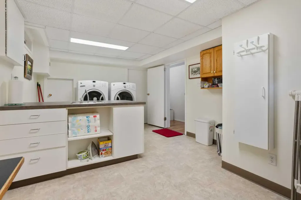 30 Montclare Avenue Camrose AB T4V 2K8