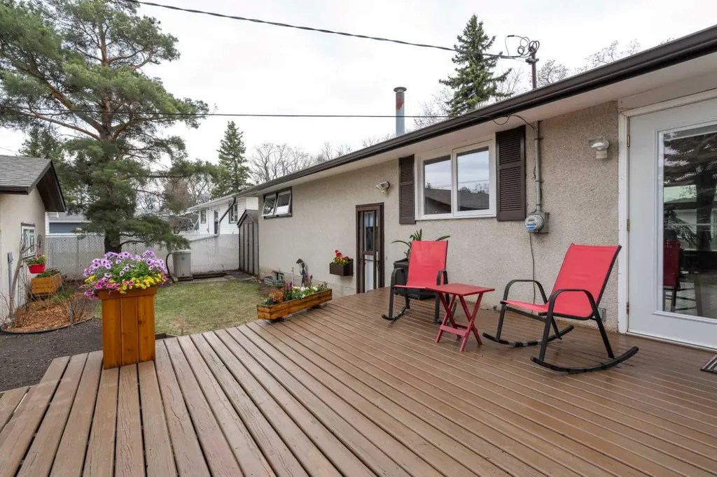 30 Montclare Avenue Camrose AB T4V 2K8