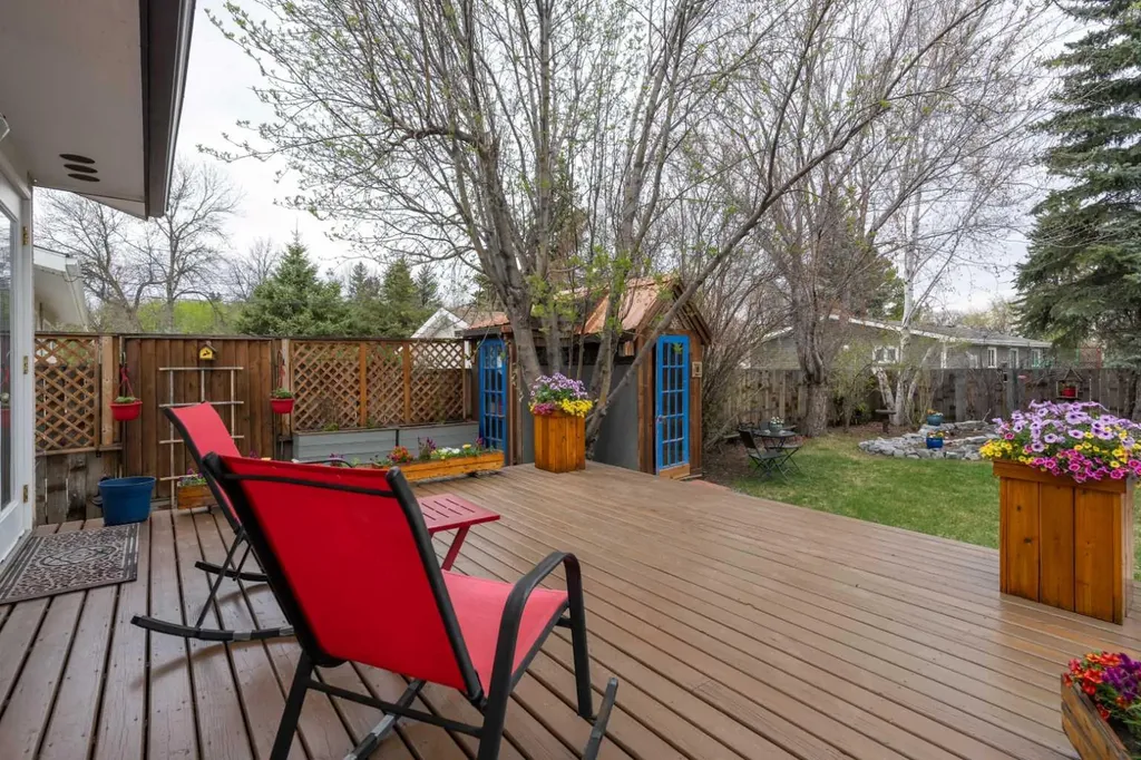30 Montclare Avenue Camrose AB T4V 2K8