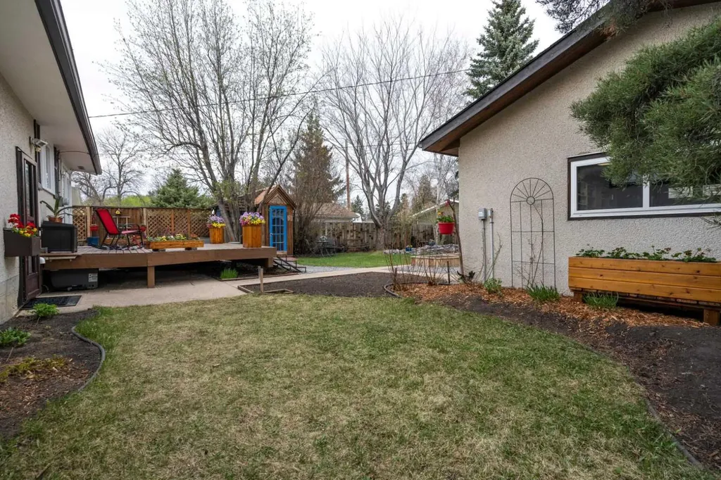 30 Montclare Avenue Camrose AB T4V 2K8