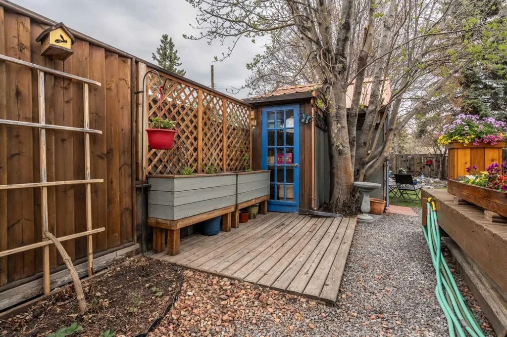 30 Montclare Avenue Camrose AB T4V 2K8