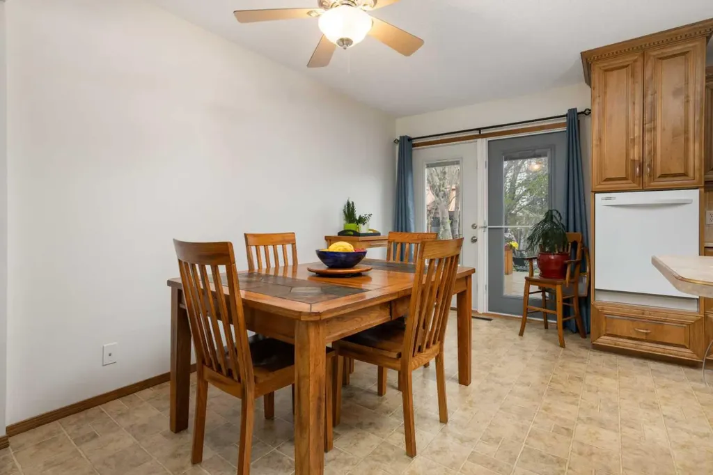30 Montclare Avenue Camrose AB T4V 2K8