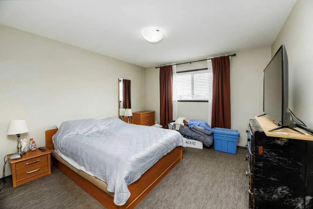 52 Vancouver Crescent Red Deer AB T4R 0N6