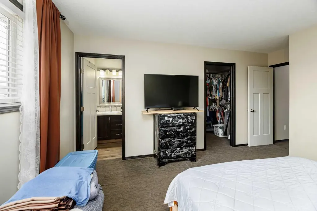 52 Vancouver Crescent Red Deer AB T4R 0N6