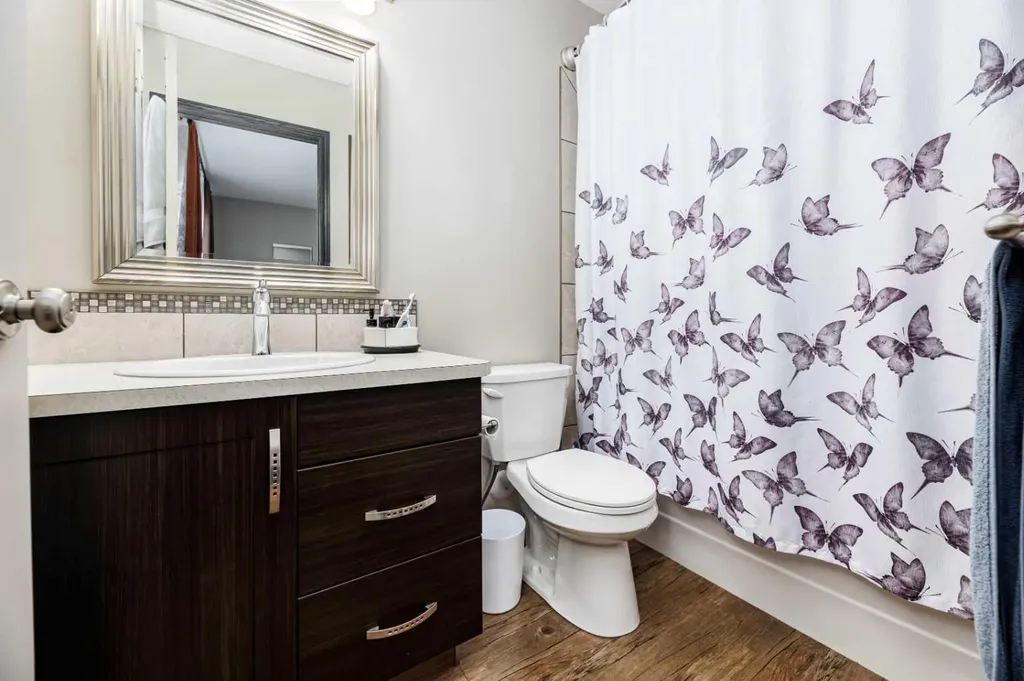 52 Vancouver Crescent Red Deer AB T4R 0N6