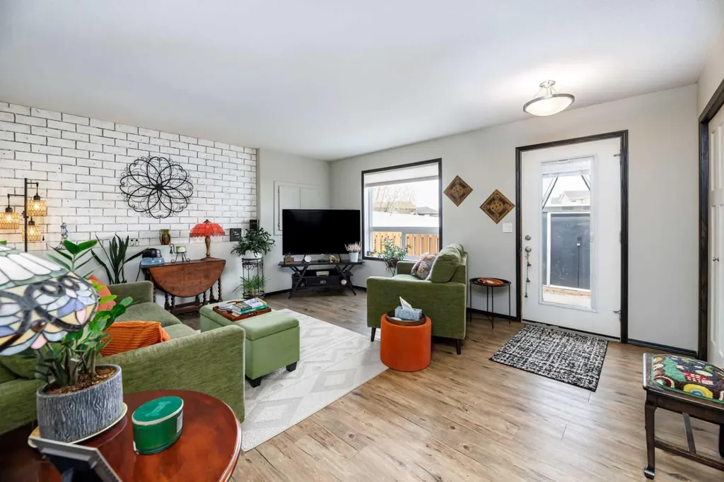 52 Vancouver Crescent Red Deer AB T4R 0N6