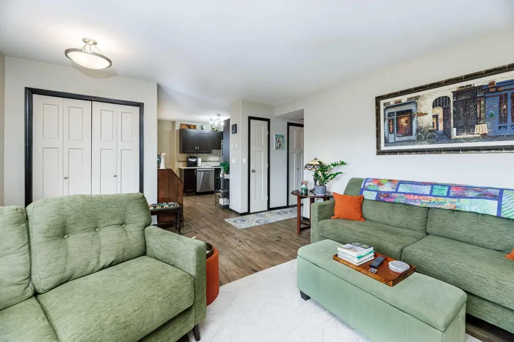 52 Vancouver Crescent Red Deer AB T4R 0N6