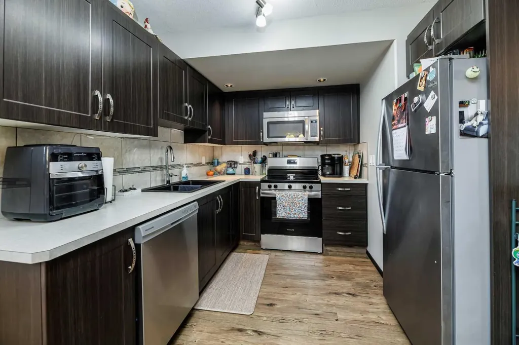 52 Vancouver Crescent Red Deer AB T4R 0N6