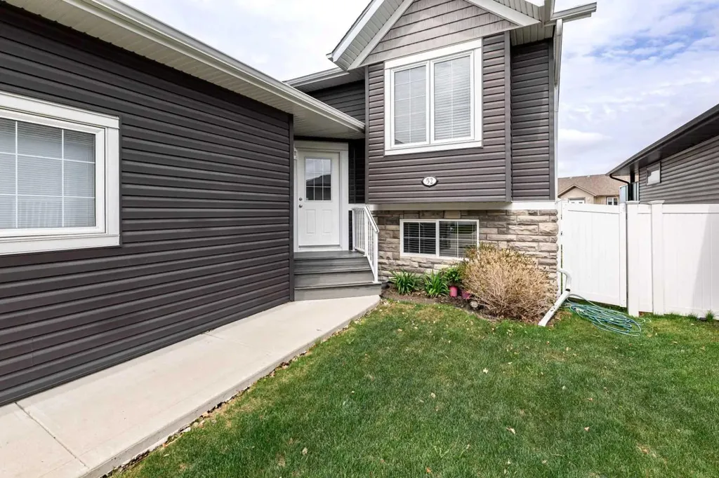 52 Vancouver Crescent Red Deer AB T4R 0N6