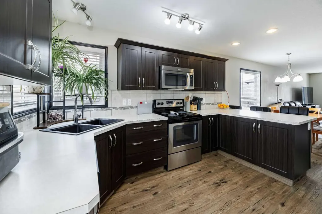 52 Vancouver Crescent Red Deer AB T4R 0N6