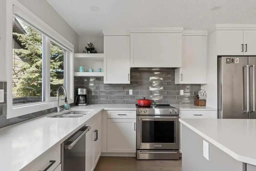 127 Parkglen Crescent SE Calgary AB T2J 4L9