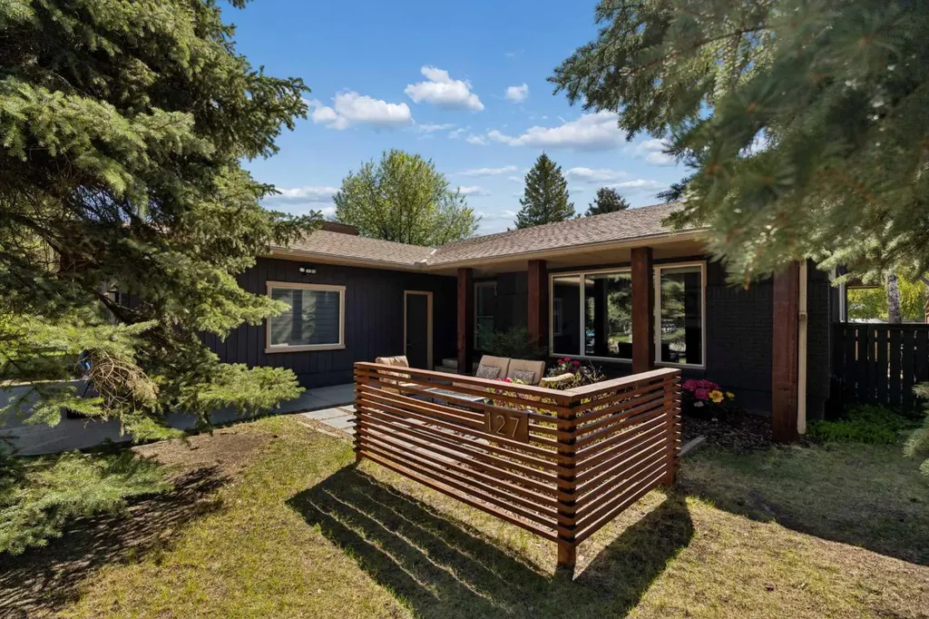 127 Parkglen Crescent SE Calgary AB T2J 4L9