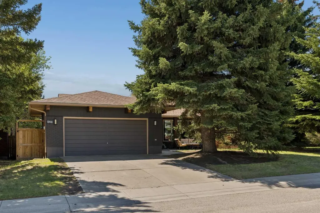 127 Parkglen Crescent SE Calgary AB T2J 4L9