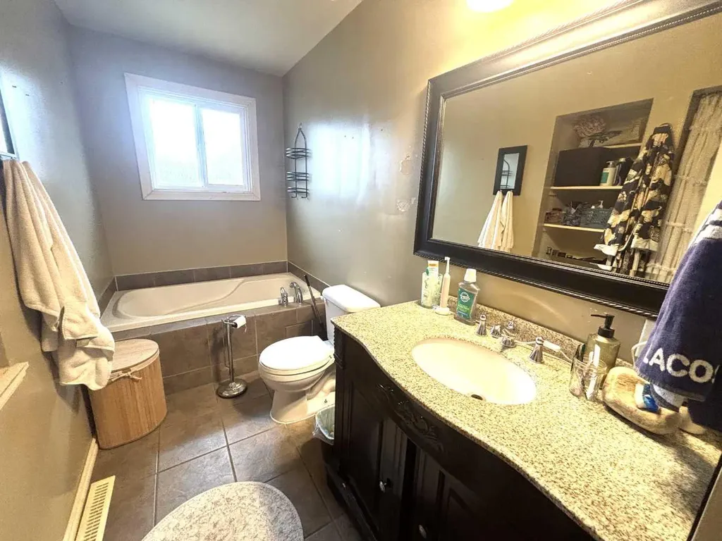 20 Virginia Avenue Whitecourt AB T7S1H2
