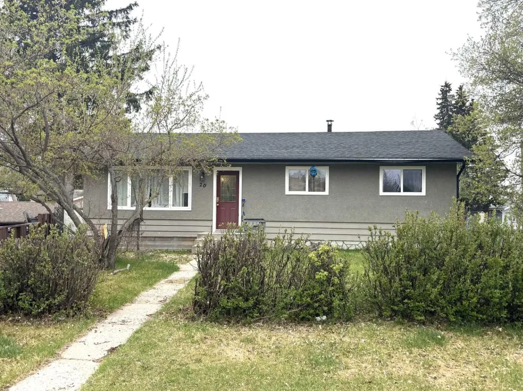 20 Virginia Avenue Whitecourt AB T7S1H2