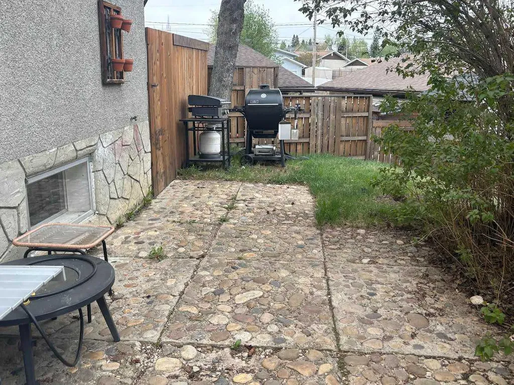 20 Virginia Avenue Whitecourt AB T7S1H2
