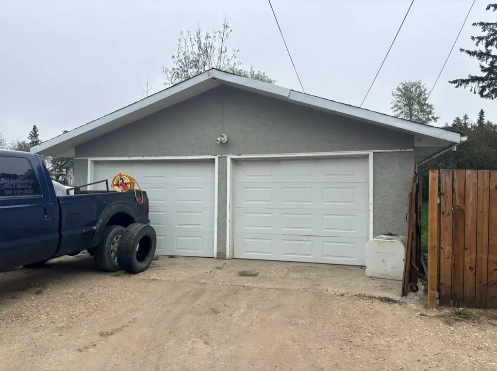 20 Virginia Avenue Whitecourt AB T7S1H2