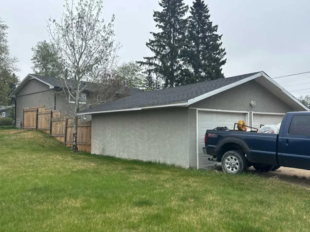 20 Virginia Avenue Whitecourt AB T7S1H2