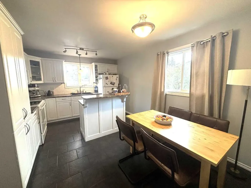 20 Virginia Avenue Whitecourt AB T7S1H2