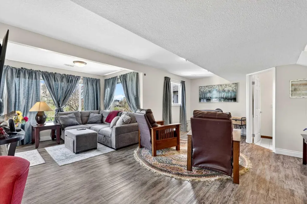 525 High Park Court NW High River AB T1V 0A4