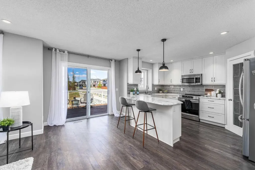 724 Luxstone Landing SW Airdrie AB T4B 3L1