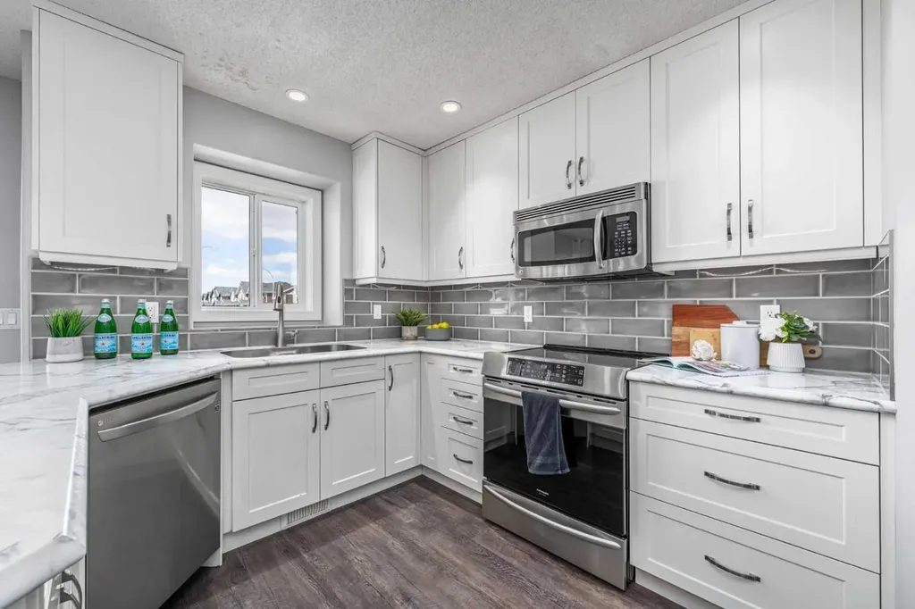 724 Luxstone Landing SW Airdrie AB T4B 3L1