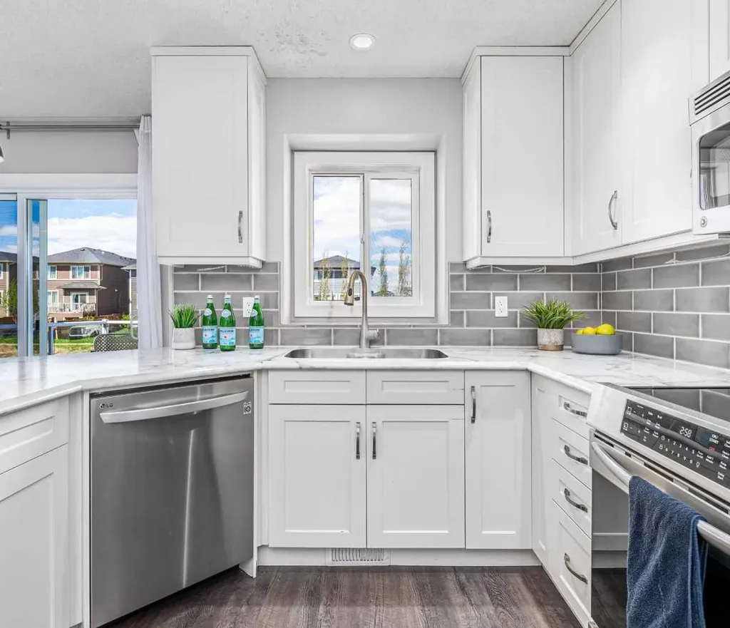 724 Luxstone Landing SW Airdrie AB T4B 3L1
