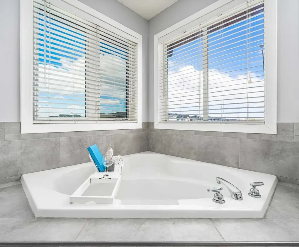 724 Luxstone Landing SW Airdrie AB T4B 3L1