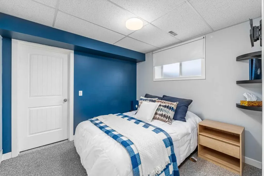 724 Luxstone Landing SW Airdrie AB T4B 3L1