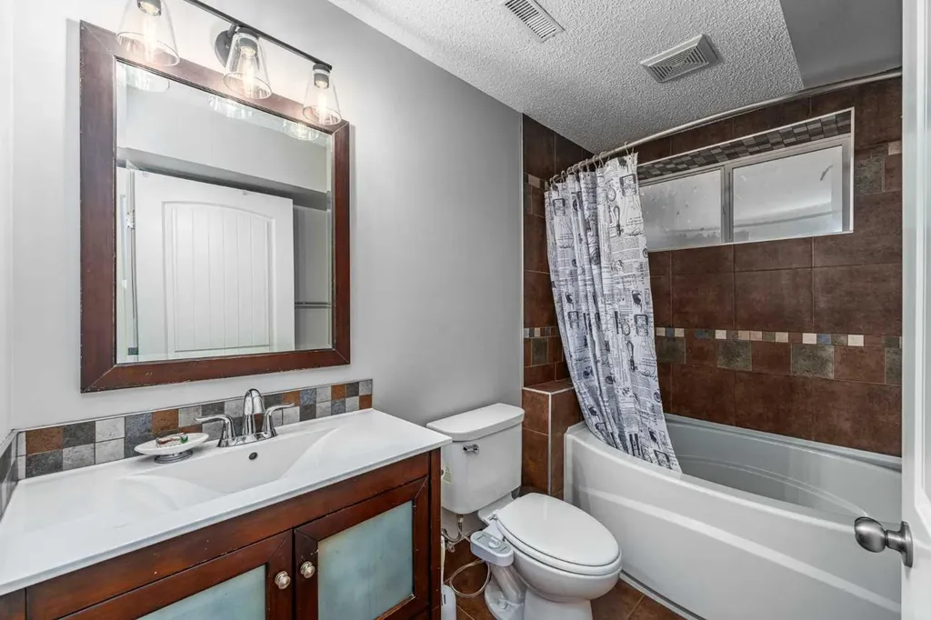 724 Luxstone Landing SW Airdrie AB T4B 3L1