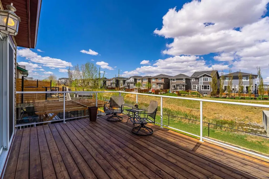 724 Luxstone Landing SW Airdrie AB T4B 3L1