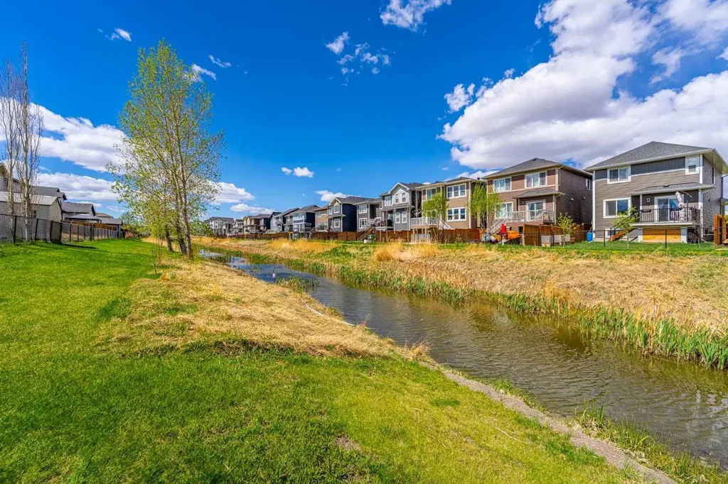 724 Luxstone Landing SW Airdrie AB T4B 3L1