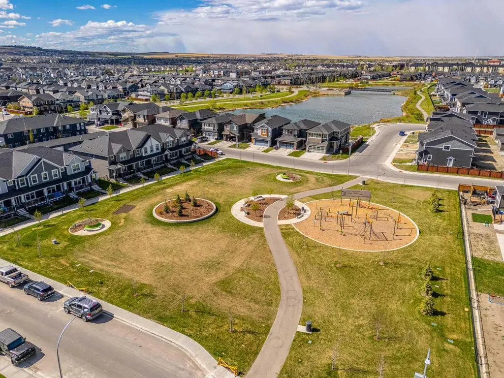 724 Luxstone Landing SW Airdrie AB T4B 3L1